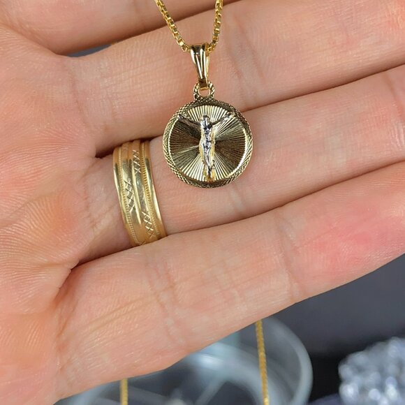 14k Gold Filled Round Jesus Christ Necklace for Womens Birthday Gifts Box 18" - Picture 3 of 8